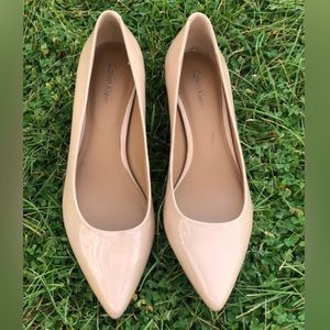 Calvin Klein Genoveva patent leather mid pump size 7.5, nude